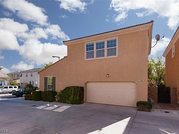 3rd image of 10587 English Pine Dr