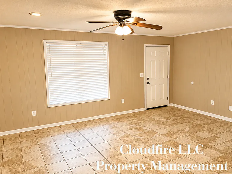 226 James Cir — Photo 3