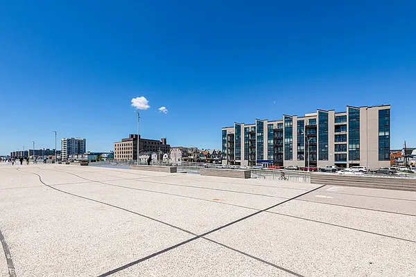 Sold by Compass | media 20