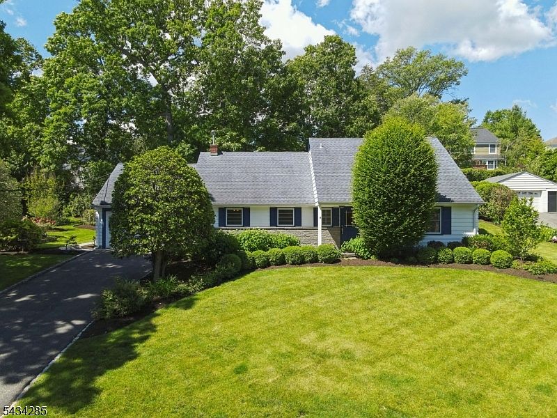1st image of 14 Pine Ave
