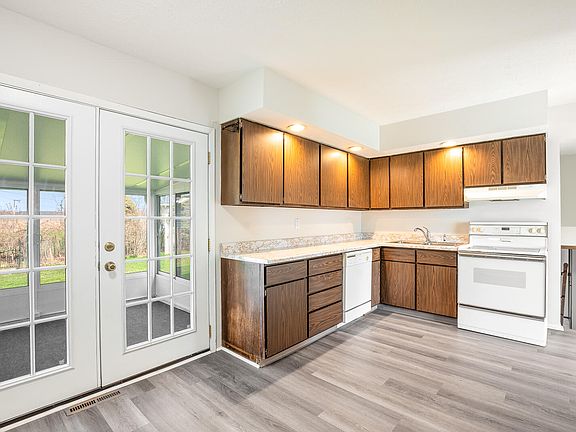 5th image of 8977 E Chicago Rd