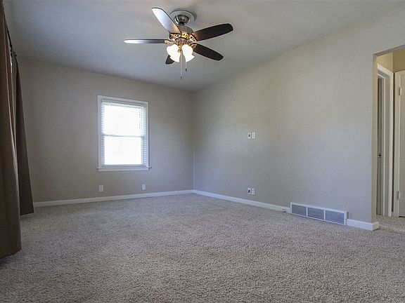 3rd image of 1504 Sunnyside Dr