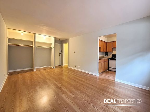 4th image of 510 W Briar Pl #510104
