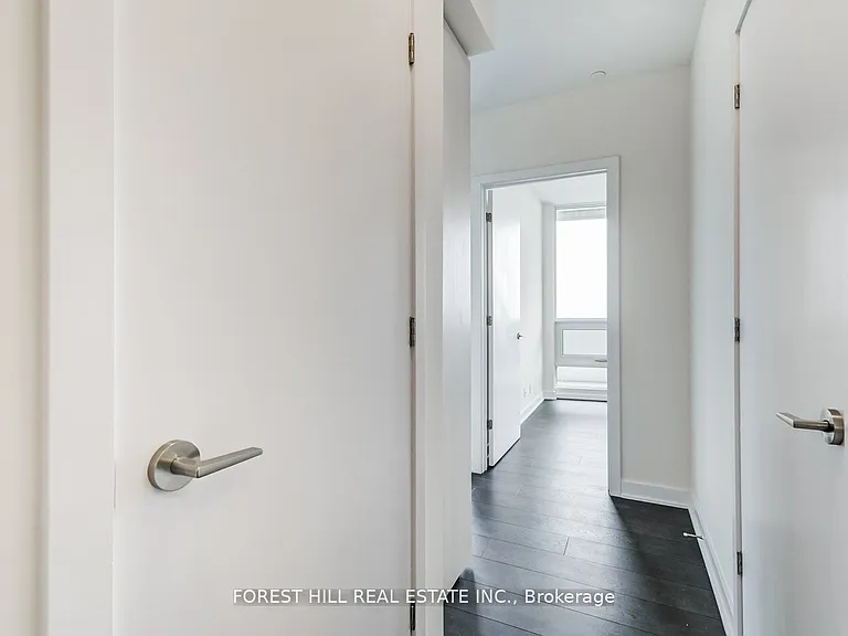 2221 Yonge St #5402 — Photo 11