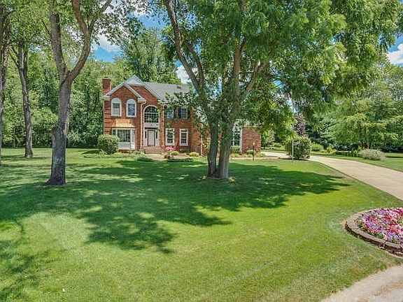 3rd image of 52518 Glenmore Ct