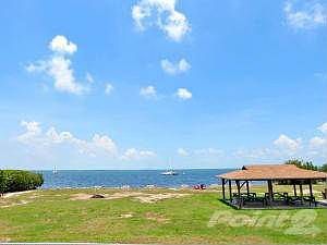 Bayfront Homeowner's Park with Dockage
