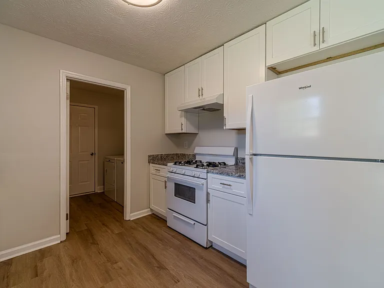 594 Harvard Dr — Photo 17