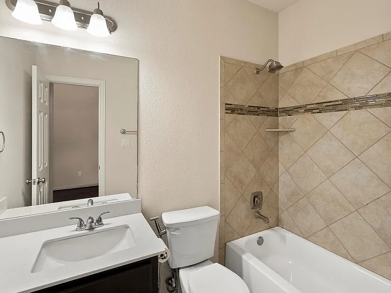 272 Nantucket Cir — Photo 17