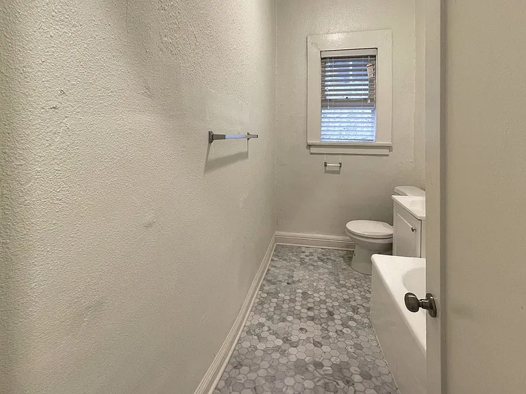 Leeward Apartments — Photo 6