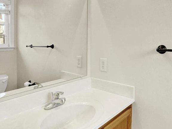 5th image of 4 Fargreen Ct #1B