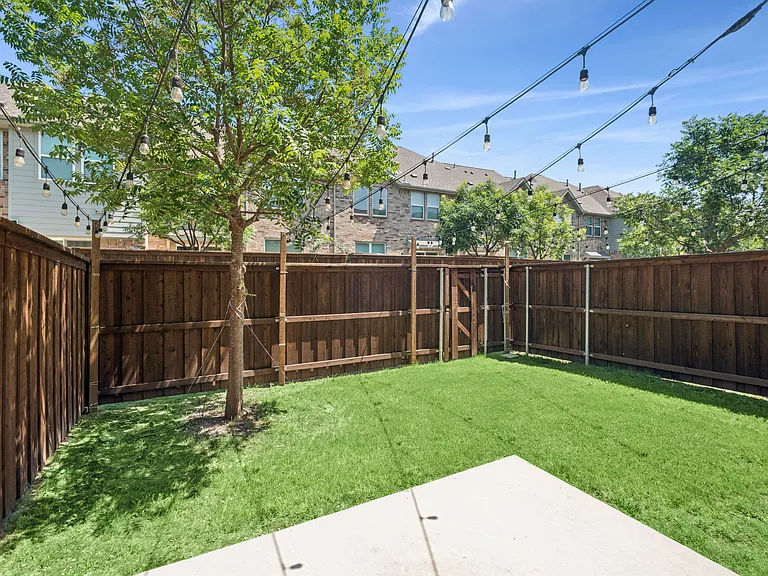 982 Mikaela Dr — Photo 13