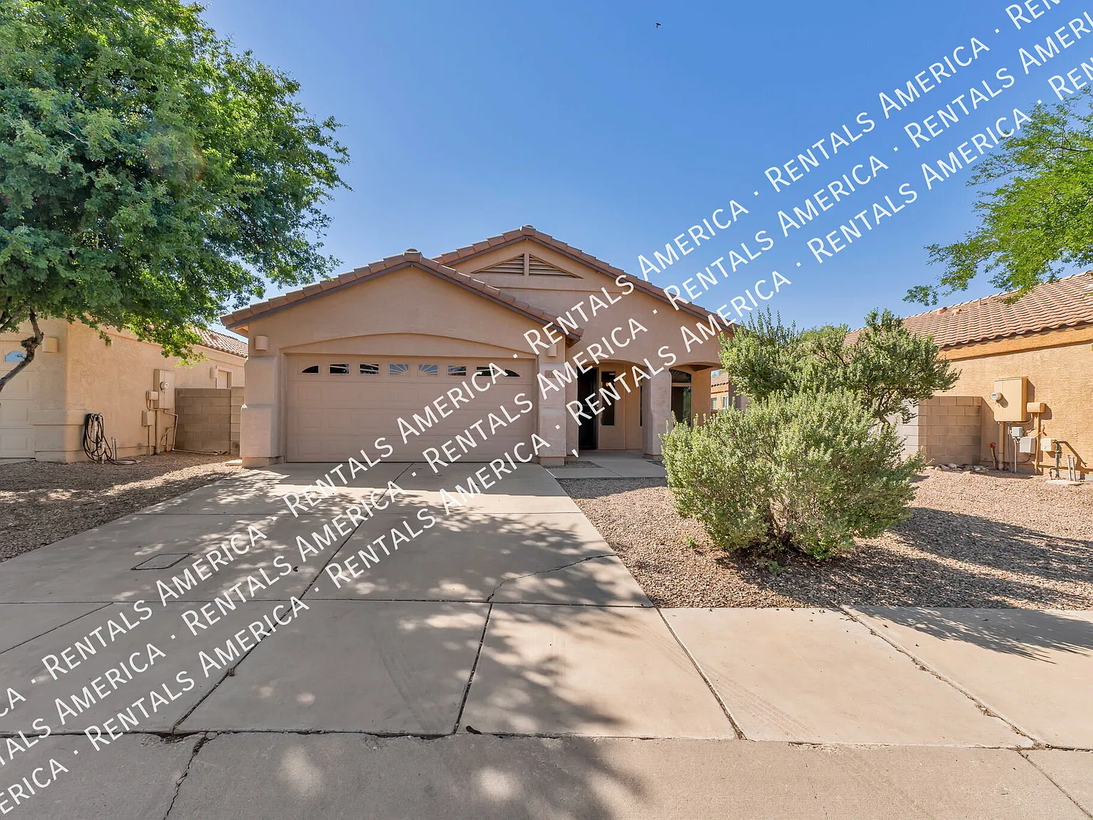 Southeast gated 4 bedroom, 2 bath! — Photo 2