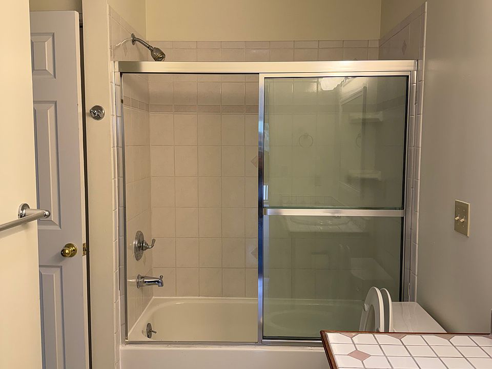1st image of 3135 Lake Park Way