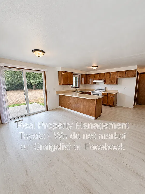 2 bed, 1.0 bath, 970 sqft, $1,600 — Photo 4