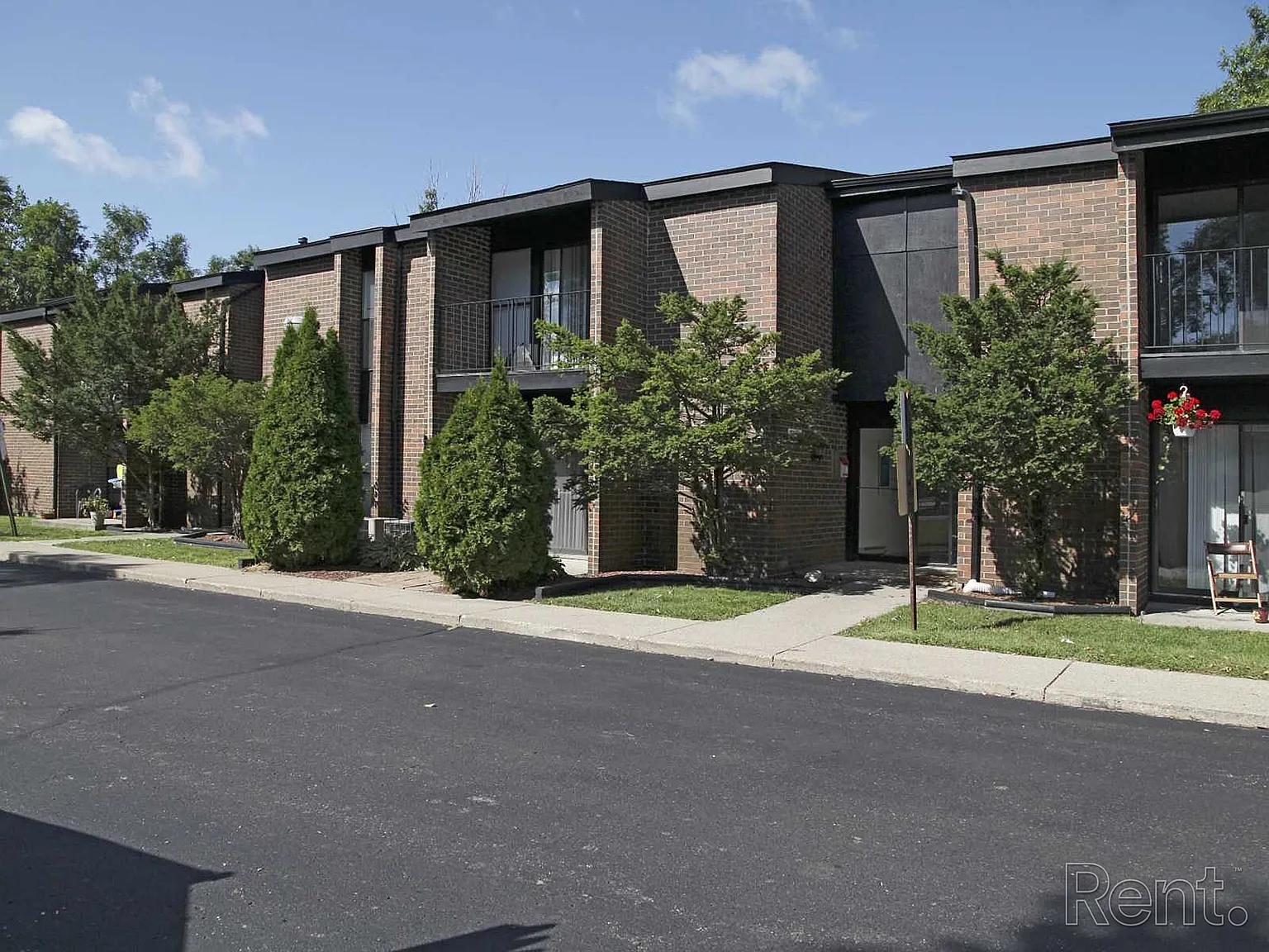 LaFonda Apartments — Photo 4