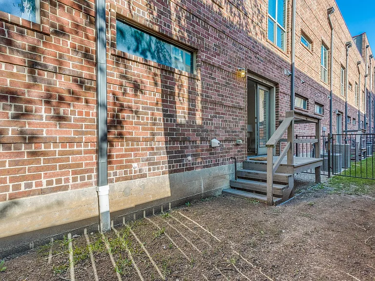 5017 Manett St #106 — Photo 7
