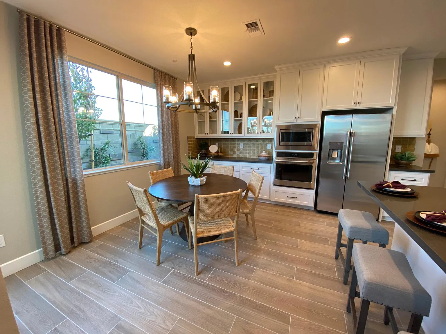 478 E Sorrel Pl — Photo 2