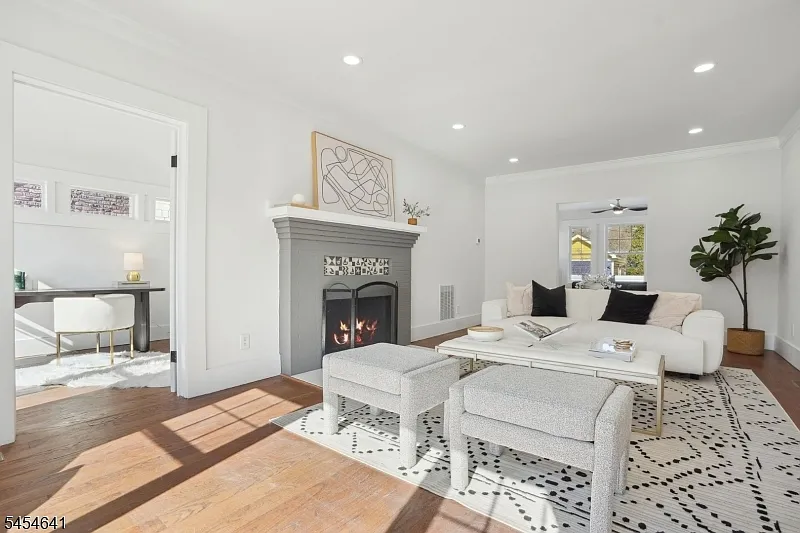 5 bed, 5.0 bath, $8,500 — Photo 2