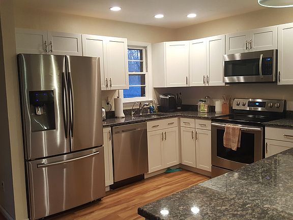 Brand new kitchen 03/17
