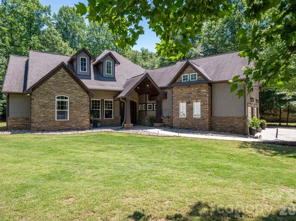 489 Evergreen Rd, Clover, SC 29710