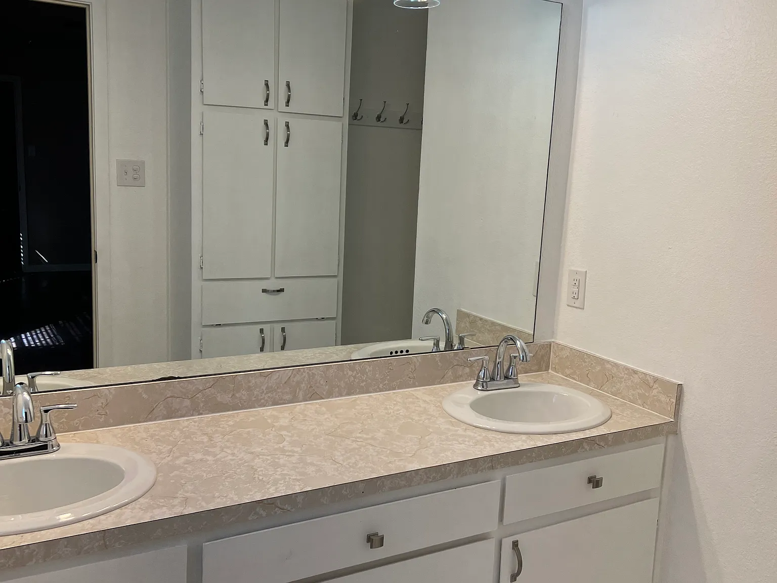 4 bed, 2100 sqft, $1,900 — Photo 3