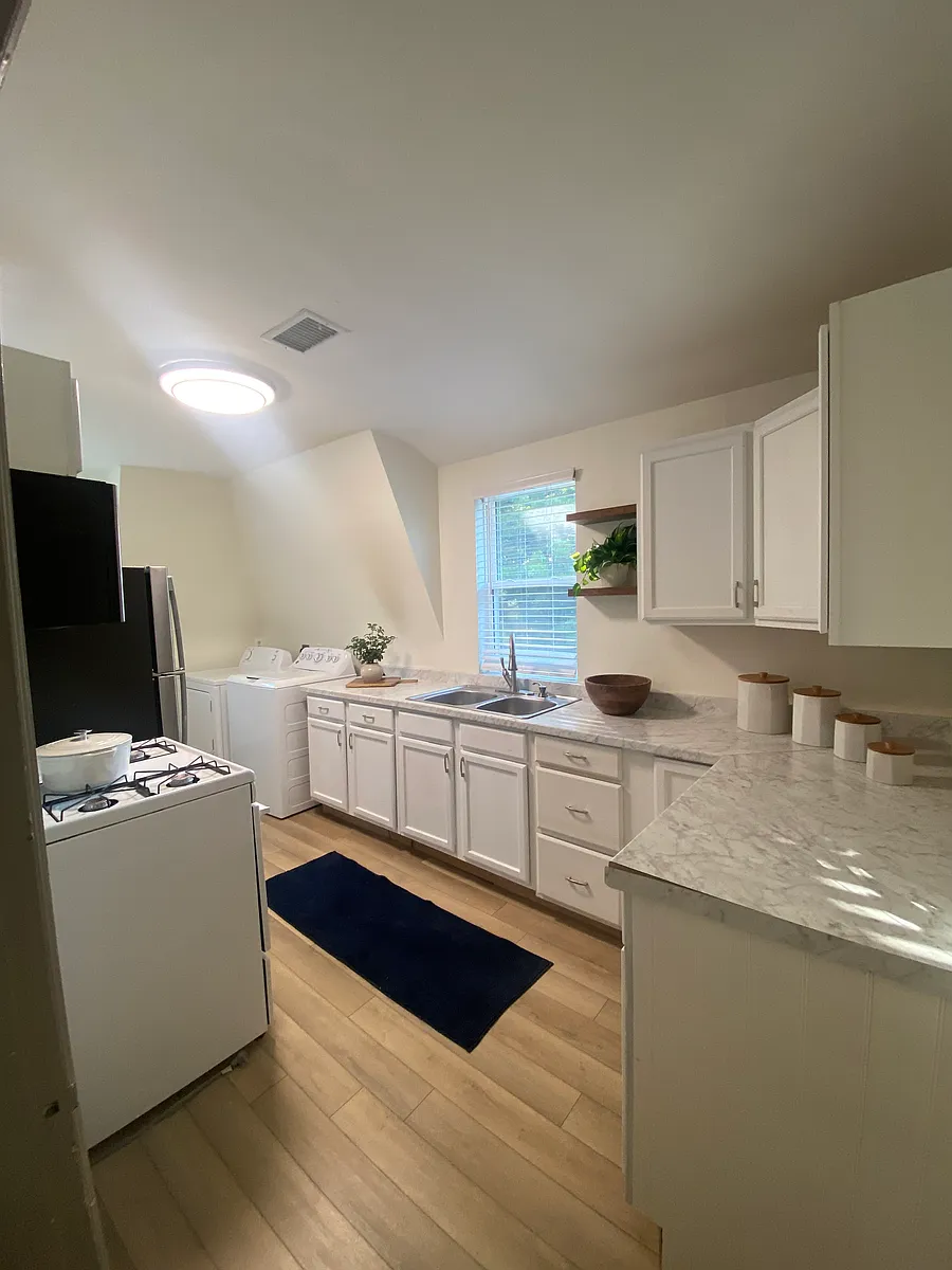 Photo 2 of 21 - 468 Henry Clay Blvd #468 - Lexington, KY Kitchen - good counter and cabinet space - 468 Henry Clay Blvd #468