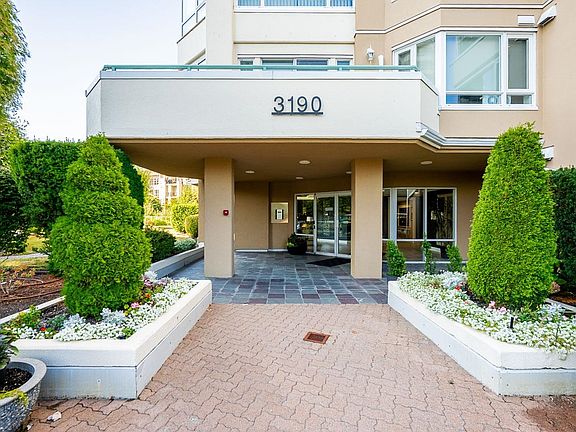4th image of 3190 Gladwin Rd #304
