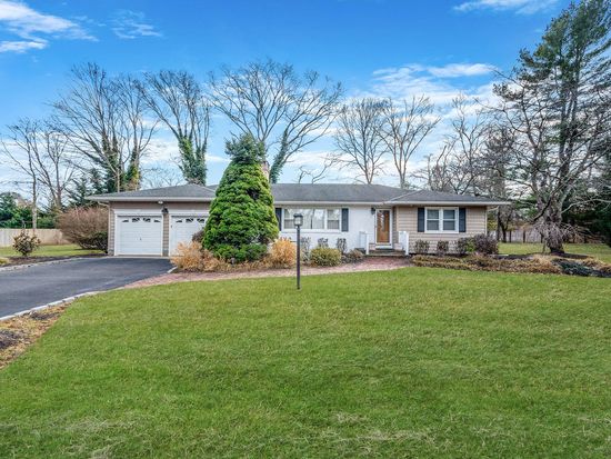 2 Daisy Lane, Smithtown, NY 11787