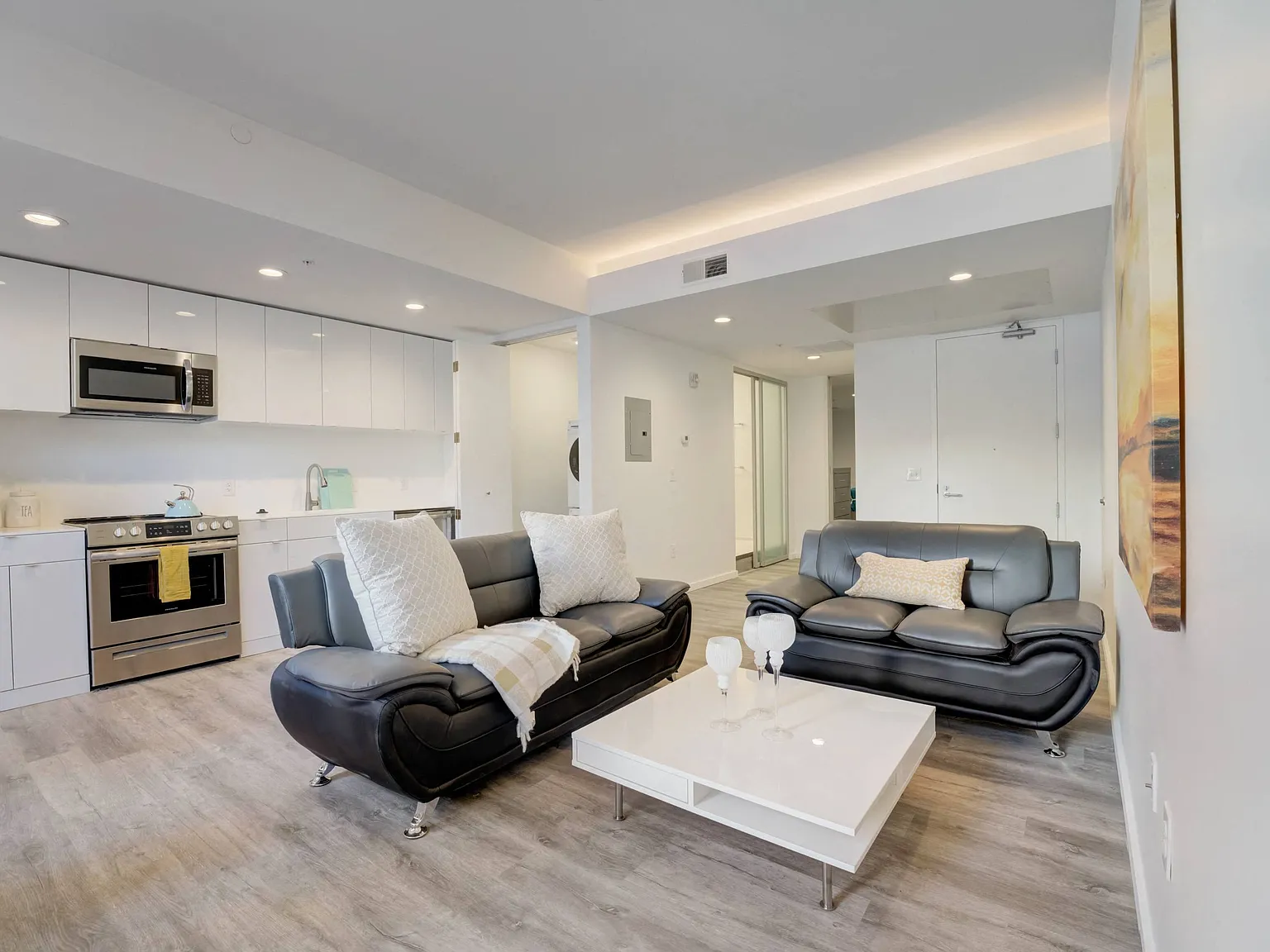 Lofts at 629 Euclid — Photo 1