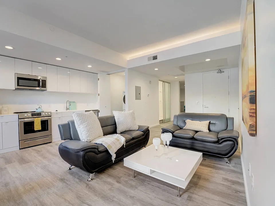 Lofts at 629 Euclid
