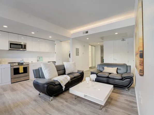 Lofts at 629 Euclid