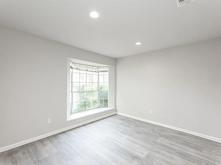 21402 Park Royale Dr — Photo 4