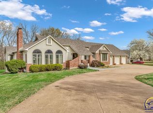 301 SW Whitehall Ln, Topeka, KS 66606