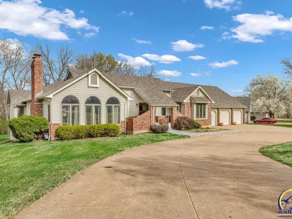 301 SW Whitehall Ln, Topeka, KS 66606