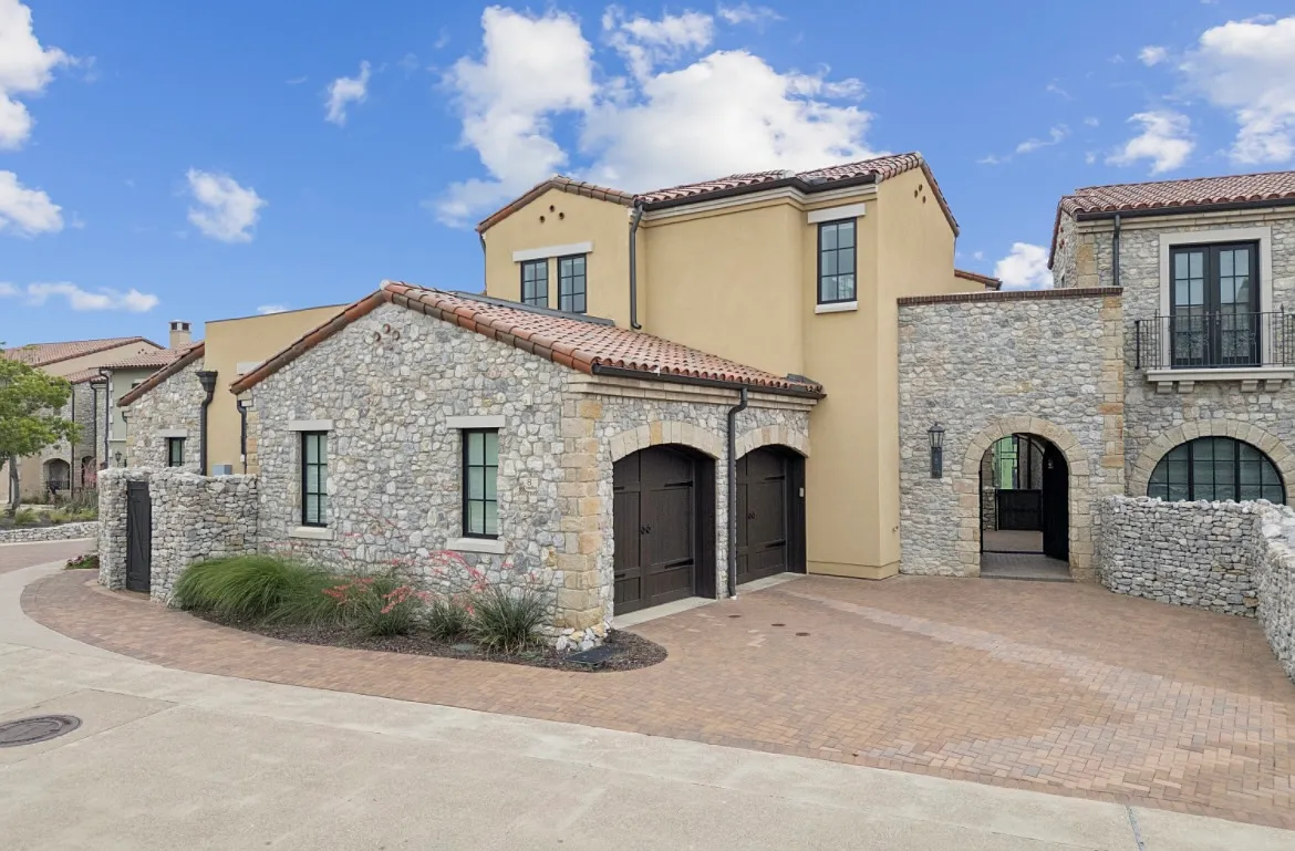 5 bed, 4399 sqft, $14,000 — Photo 1