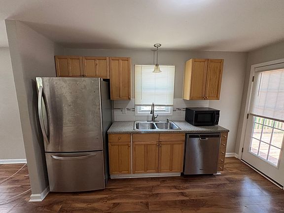 3rd image of 506 N Hill St
