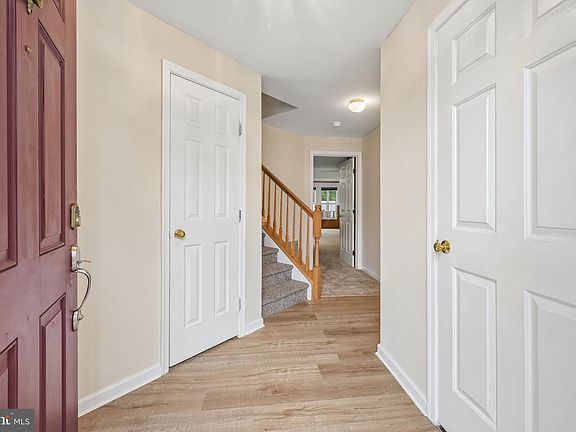 3rd image of 10 Saddle Ln