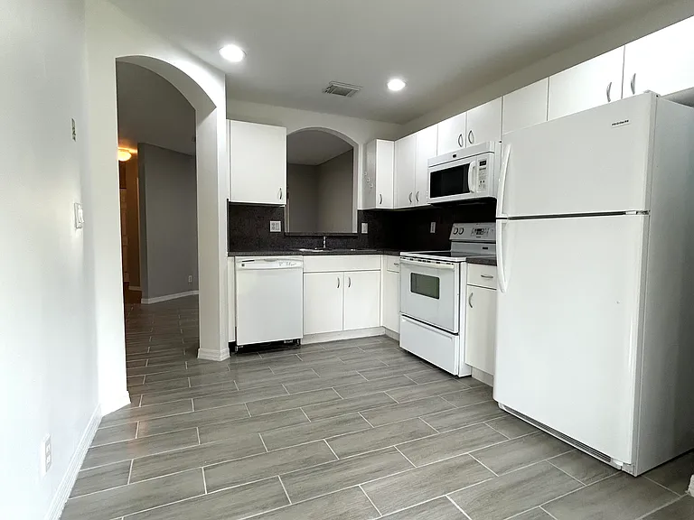 1007 Arezzo Cir — Photo 5