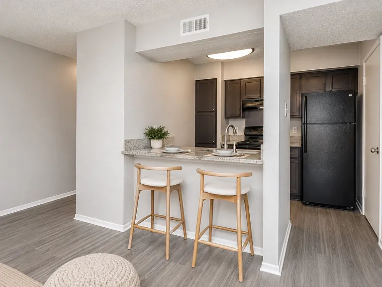 The Waverly Apartments — Photo 4