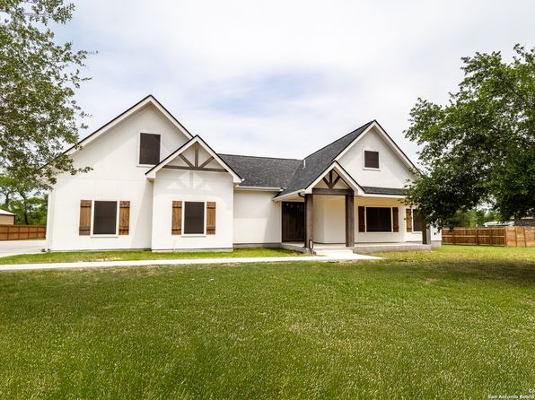 177 E Short Meadow Dr, Lytle, TX 78052