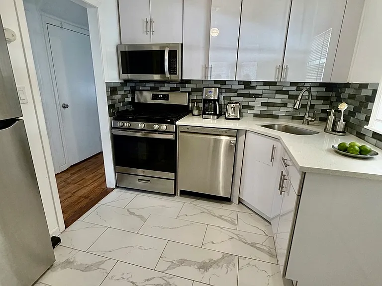 183 Manor Pkwy — Photo 3