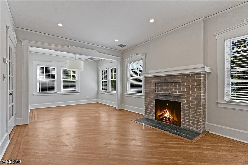 4 bed, 2.5 bath, $4,900 — Photo 4
