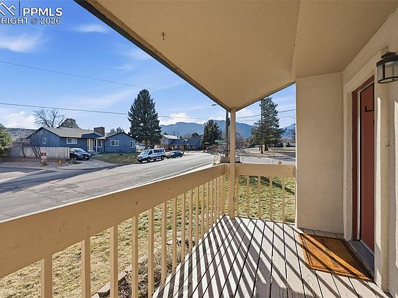 2nd image of 14 E Old Broadmoor Rd