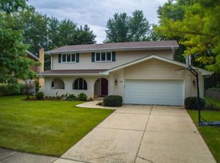 2145 Cherrywood Cir, Naperville, IL 60565