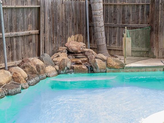4th image of 1362 Alpine Creek Dr