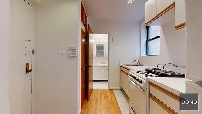 Rented by Bond New York | media 6