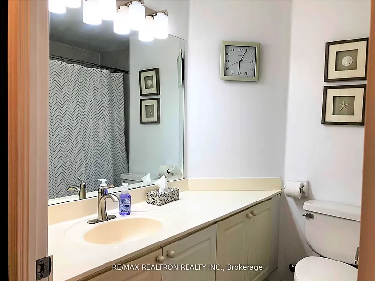 555 Yonge St #508 — Photo 8