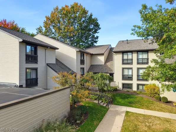 6320 Greenwood Pkwy APT 104, Northfield, OH 44067