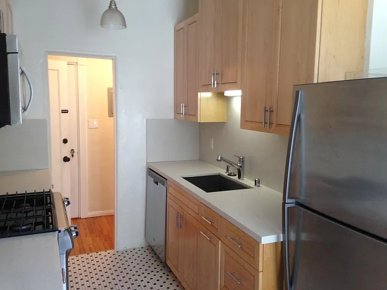 802 N Sweetzer Ave #106 — Photo 14