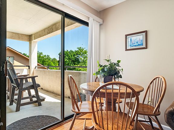 4th image of 354 E Holly Ridge Rd #401